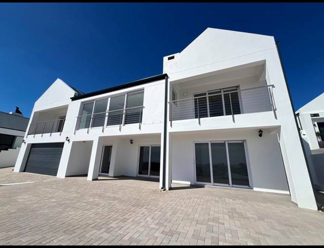 4 BEDROOM HOUSE FOR SALE IN DA GAMA BAY